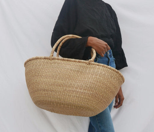 The Baba market bag is handwoven with straw called Kinkahe in Sherigu, Ghana. The woven technique is strong enough to carry several items. Such as kid toys, blankets, pillows, market food, produce, clothing and more. There are two strong handles to handheld or rest on your arm as you stroll on the beach. This product supports a community with employment, educational opportunities for the children and improve the work environment.