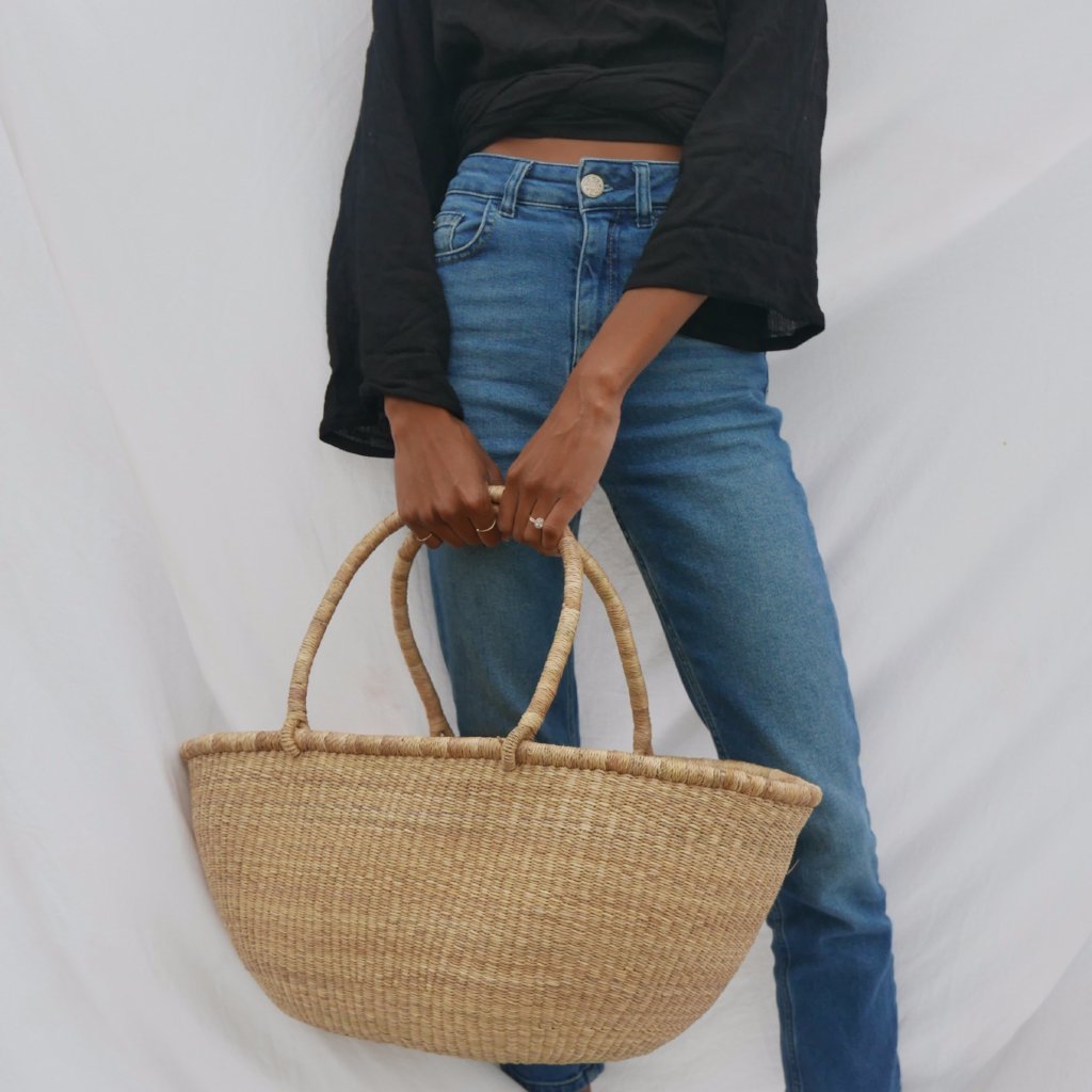The Baba market bag is handwoven with straw called Kinkahe in Sherigu, Ghana. The woven technique is strong enough to carry several items. Such as kid toys, blankets, pillows, market food, produce, clothing and more. There are two strong handles to handheld or rest on your arm as you stroll on the beach. This product supports a community with employment, educational opportunities for the children and improve the work environment.